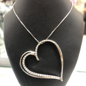 Pre-owned 18ct white gold diamond heart pendant & chain 